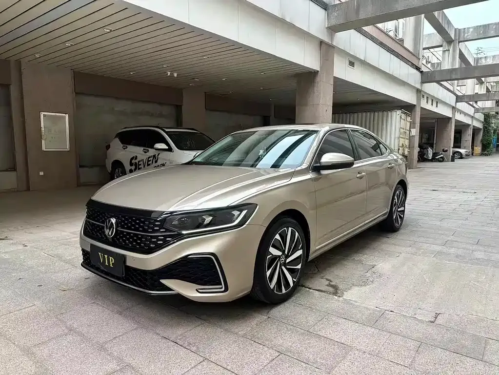 Volkswagen Passat — фото 1