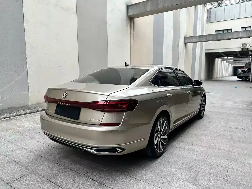 Volkswagen Passat — фото 5