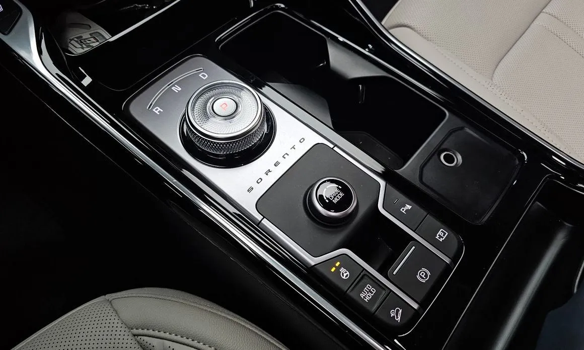 Kia Sorento — фото 6