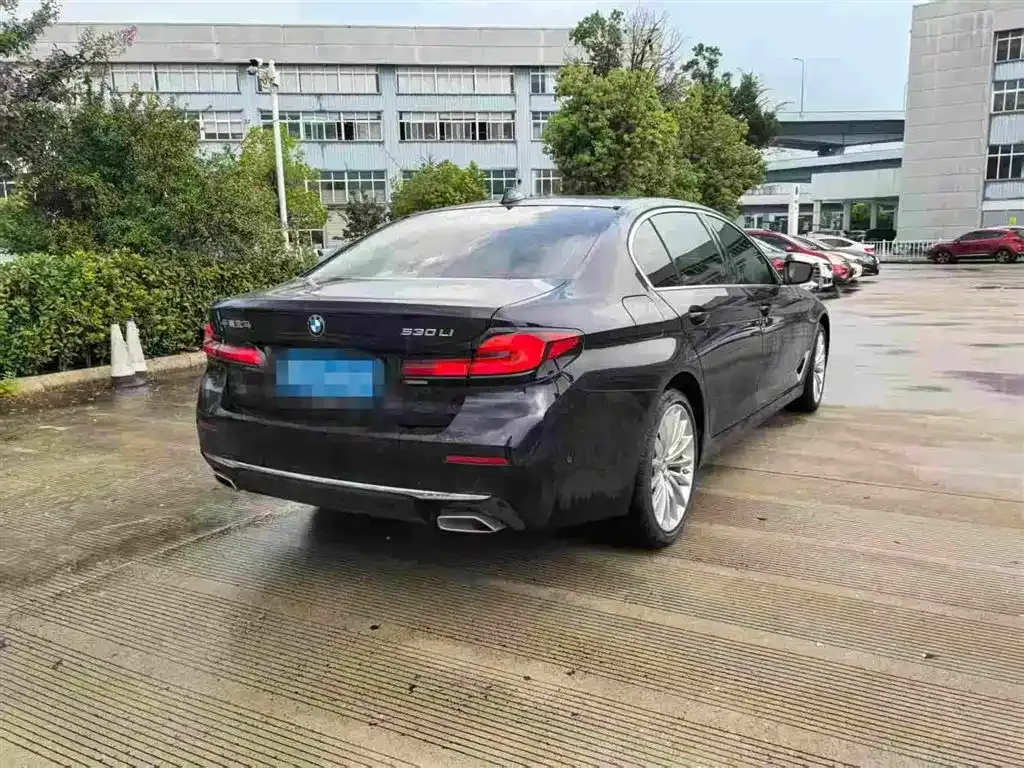 BMW 5 Series — фото 4