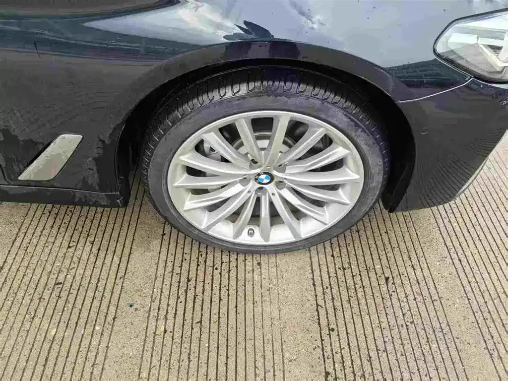 BMW 5 Series — фото 2