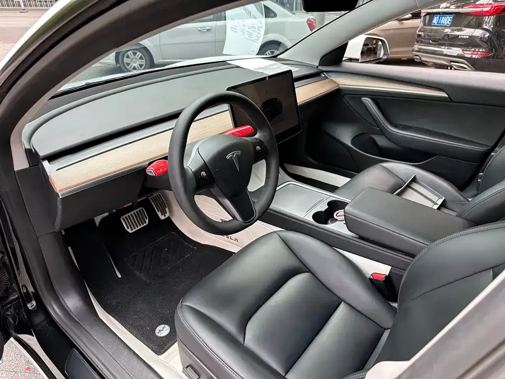 Tesla Model 3 — фото 2