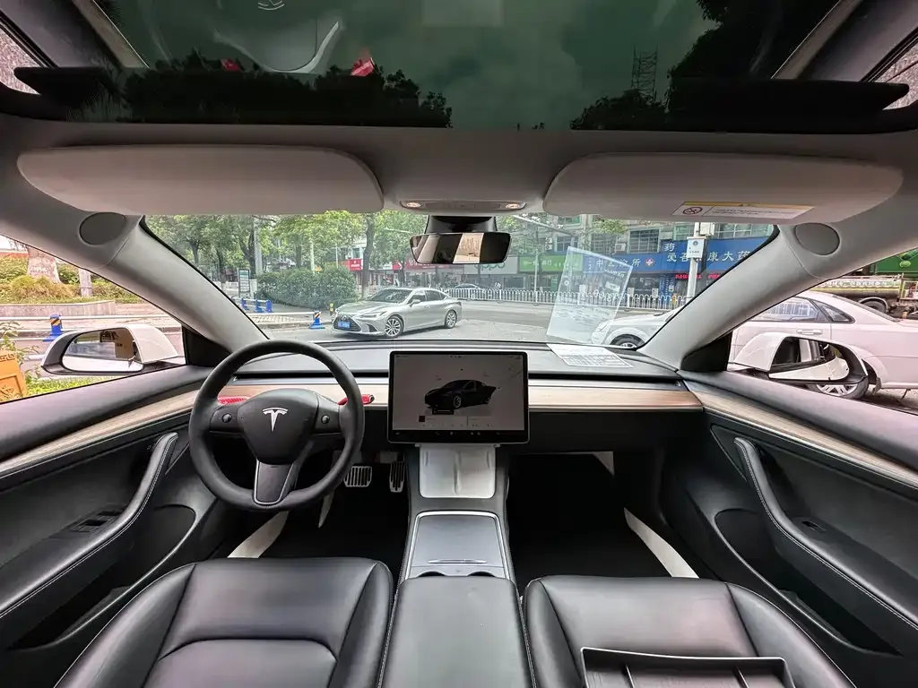 Tesla Model 3 — фото 3