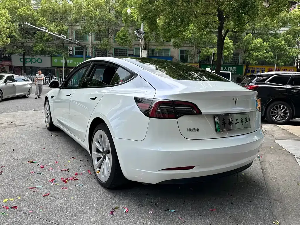 Tesla Model 3 — фото 4