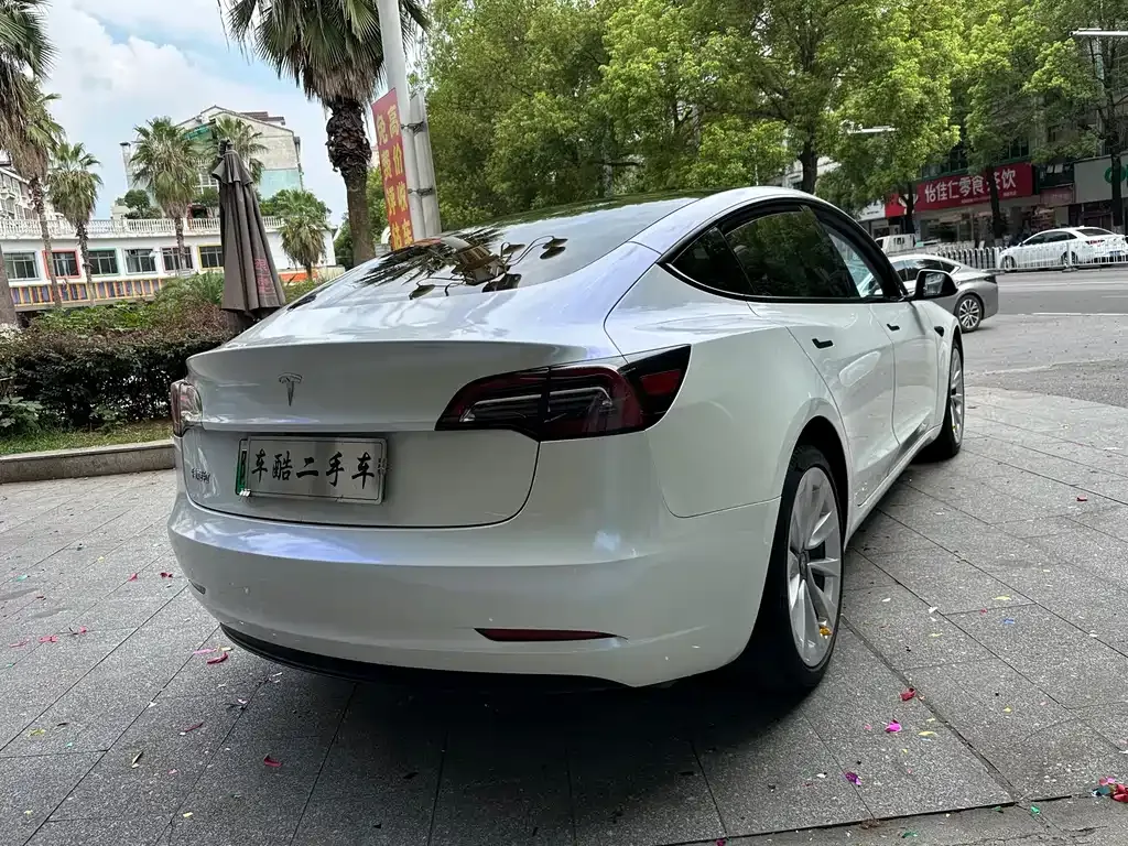 Tesla Model 3 — фото 5