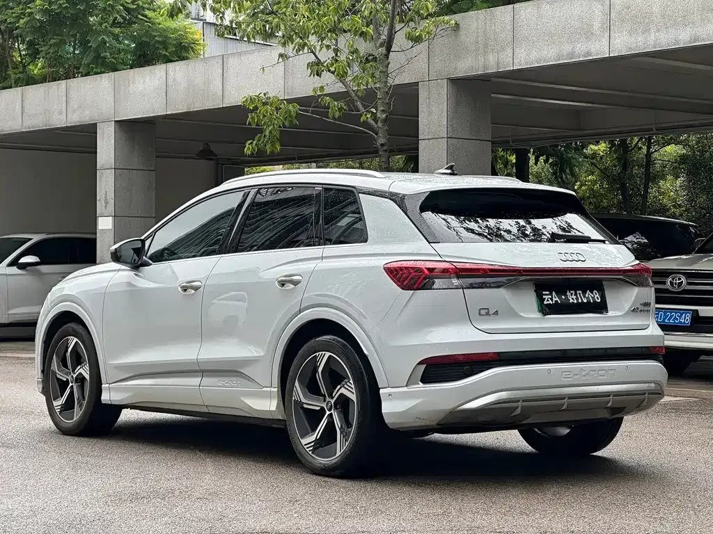 Audi Q4 e-tron — фото 8