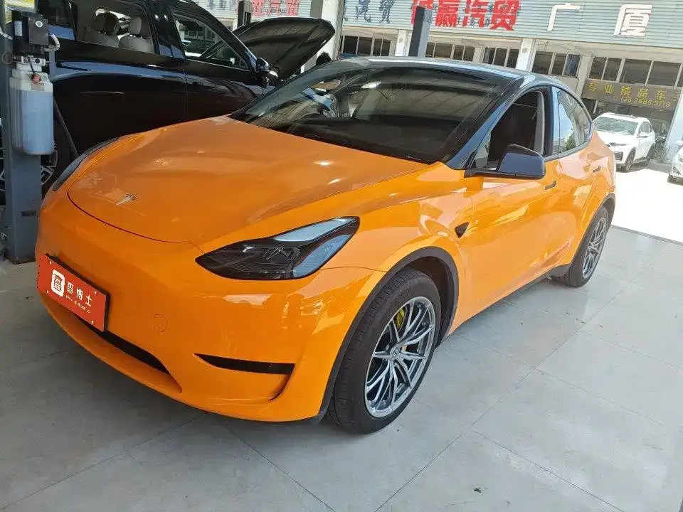 Tesla Model Y — фото 1