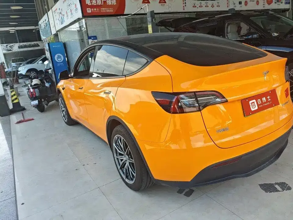 Tesla Model Y — фото 10
