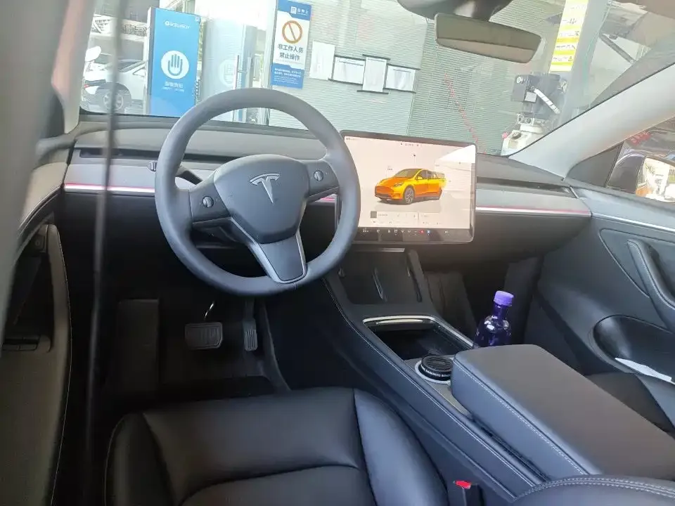 Tesla Model Y — фото 7