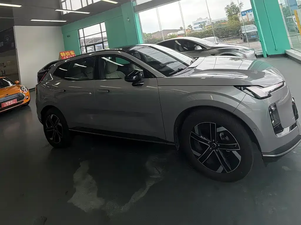 Volvo XC70 Plug-in Hybrid — фото 10