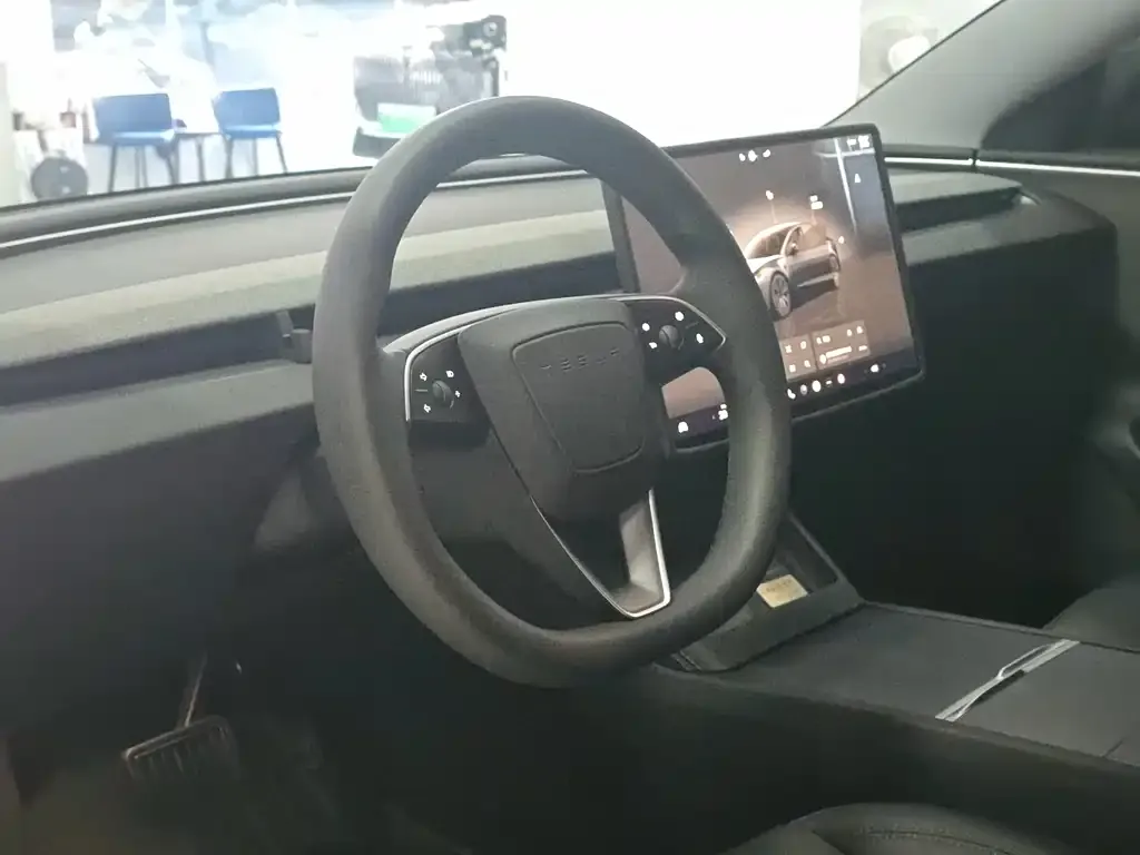 Tesla Model 3 — фото 3