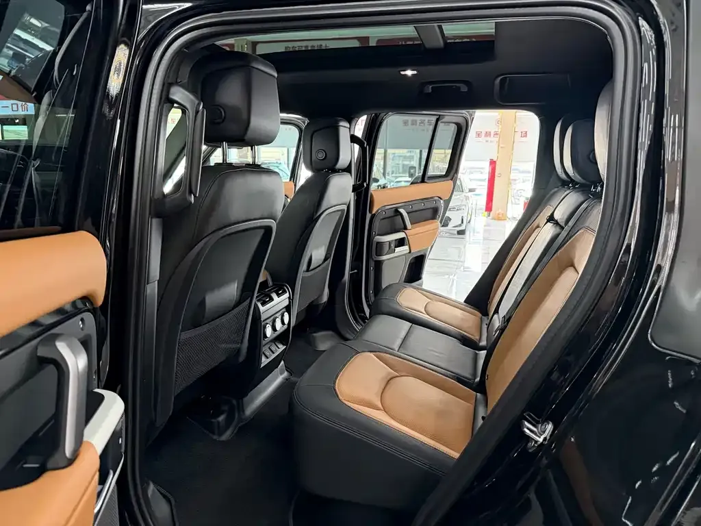 Land Rover Defender — фото 10