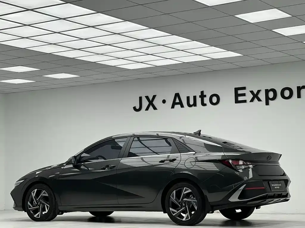 Hyundai Elantra — фото 4