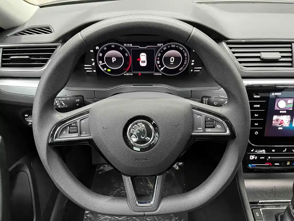 Skoda Superb — фото 10