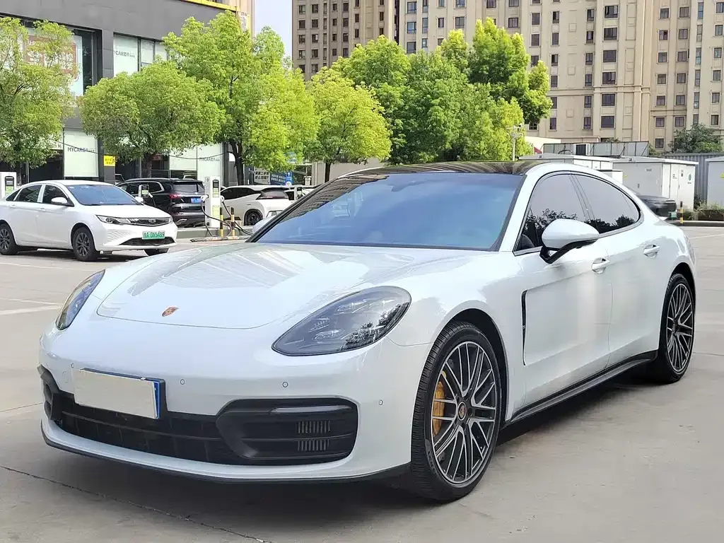 Porsche Panamera — фото 1