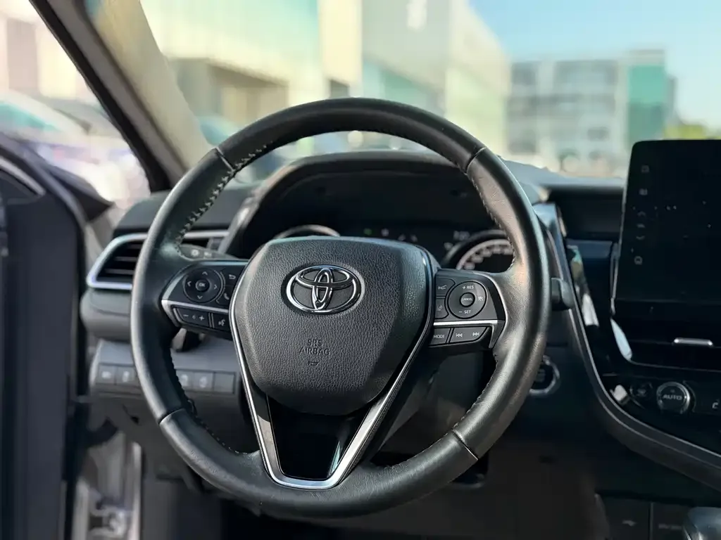 Toyota Camry — фото 8