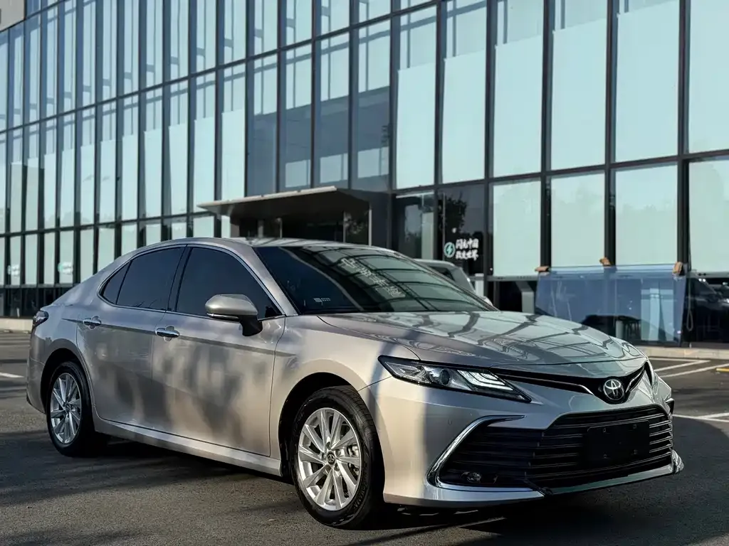 Toyota Camry — фото 3