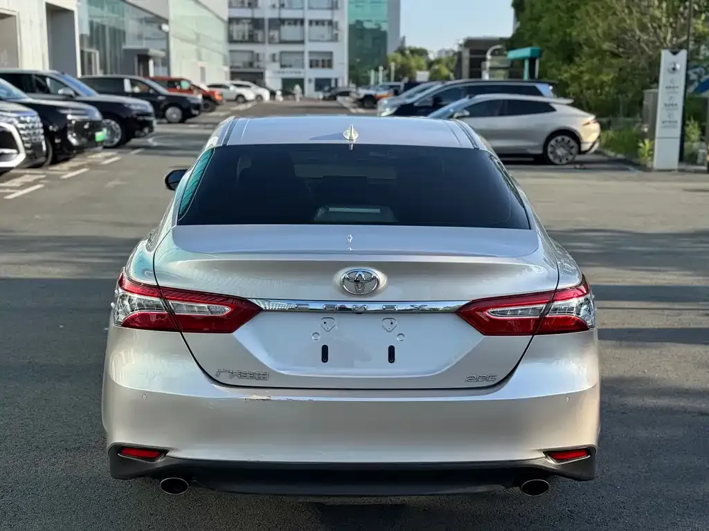 Toyota Camry — фото 6