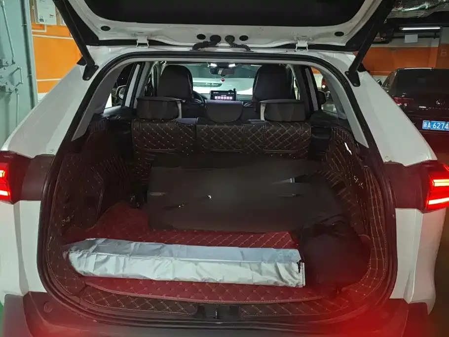 Toyota RAV4 — фото 8