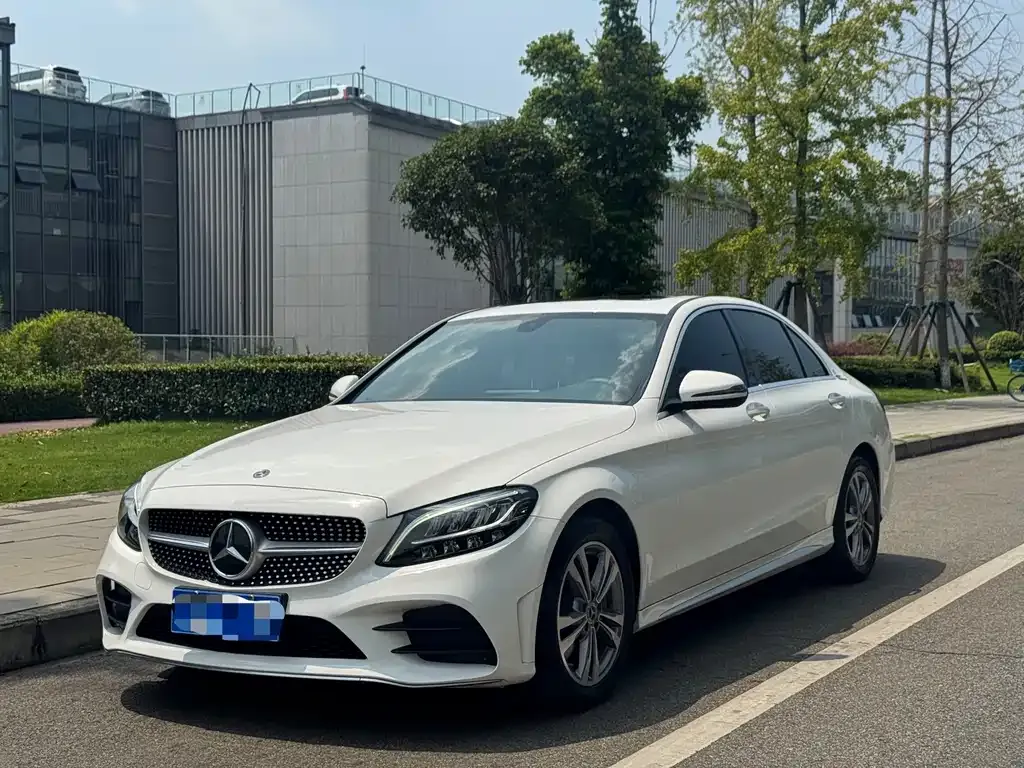 Mercedes-Benz C-Class — фото 1