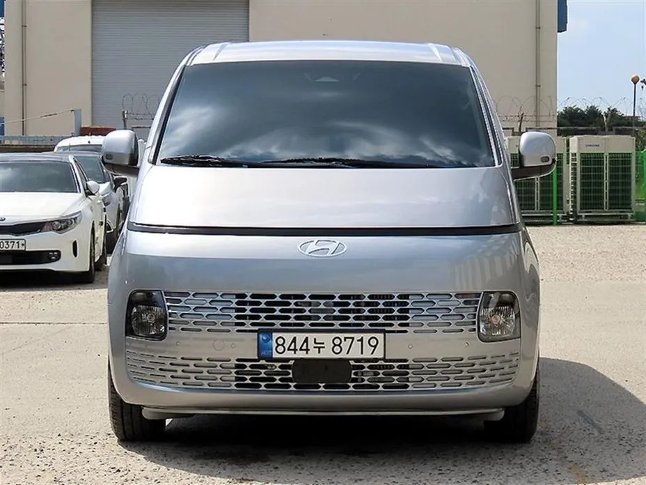 Hyundai Staria — фото 1