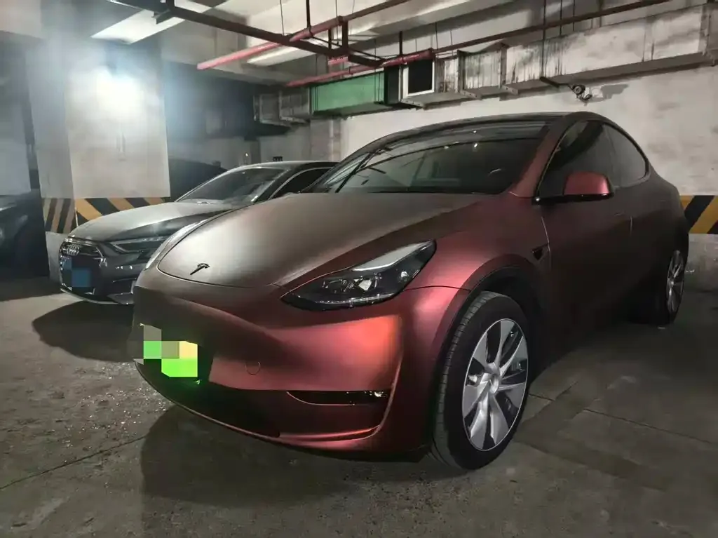 Tesla Model Y — фото 1