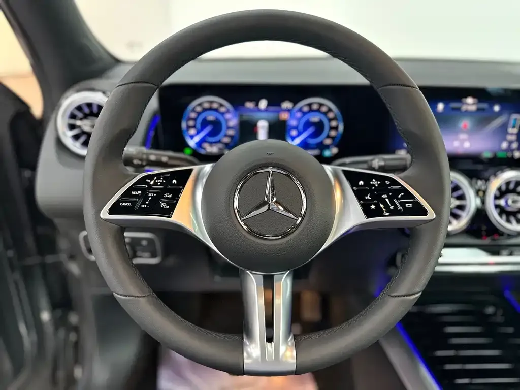 Mercedes-Benz EQB — фото 2