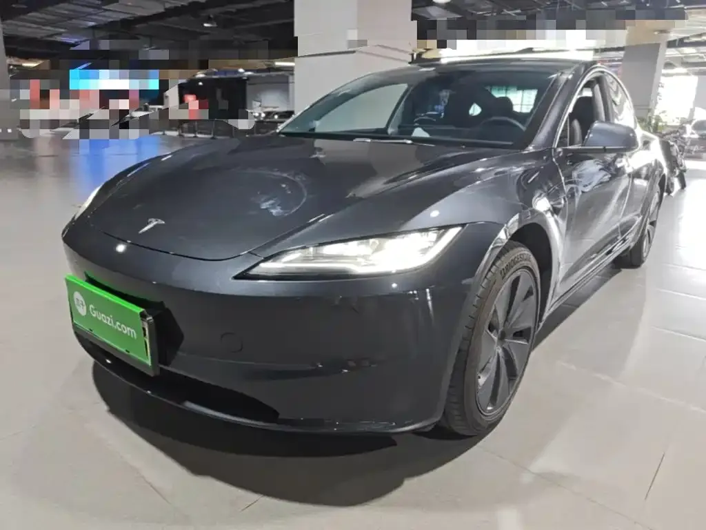 Tesla Model 3 — фото 1