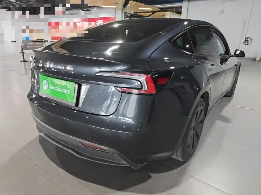 Tesla Model 3 — фото 4