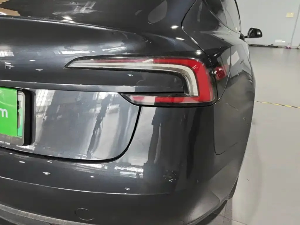 Tesla Model 3 — фото 10