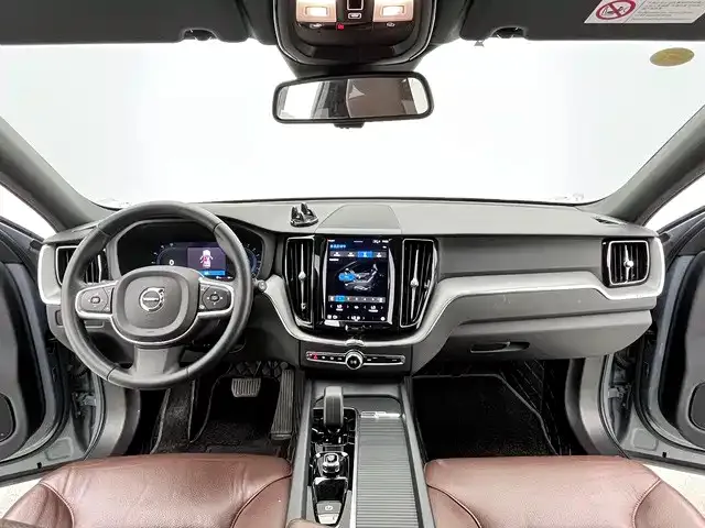 Volvo XC60 — фото 9