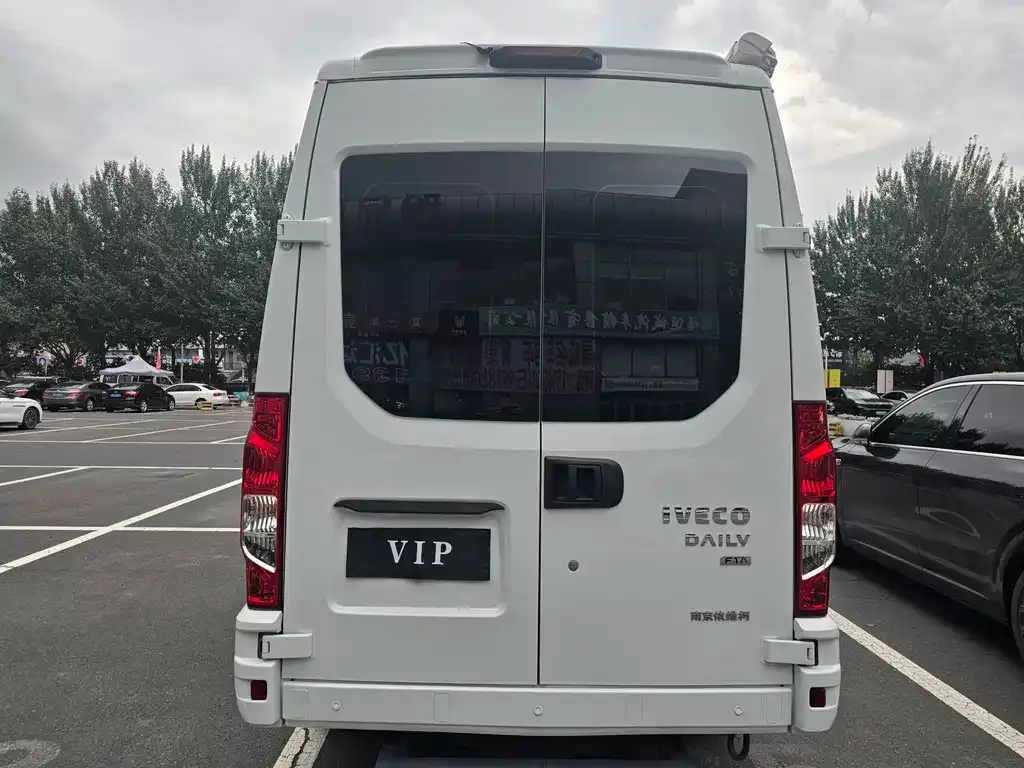IVECO Ousheng — фото 2