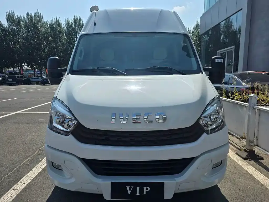 IVECO Ousheng — фото 5