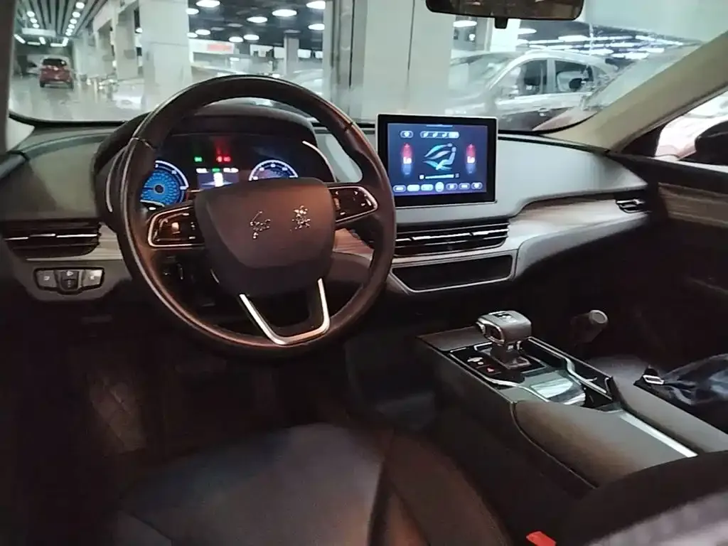 Hongqi E-QM5 — фото 10