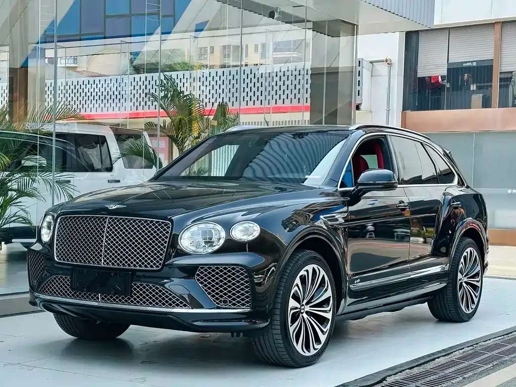 Bentley Bentayga — фото 1