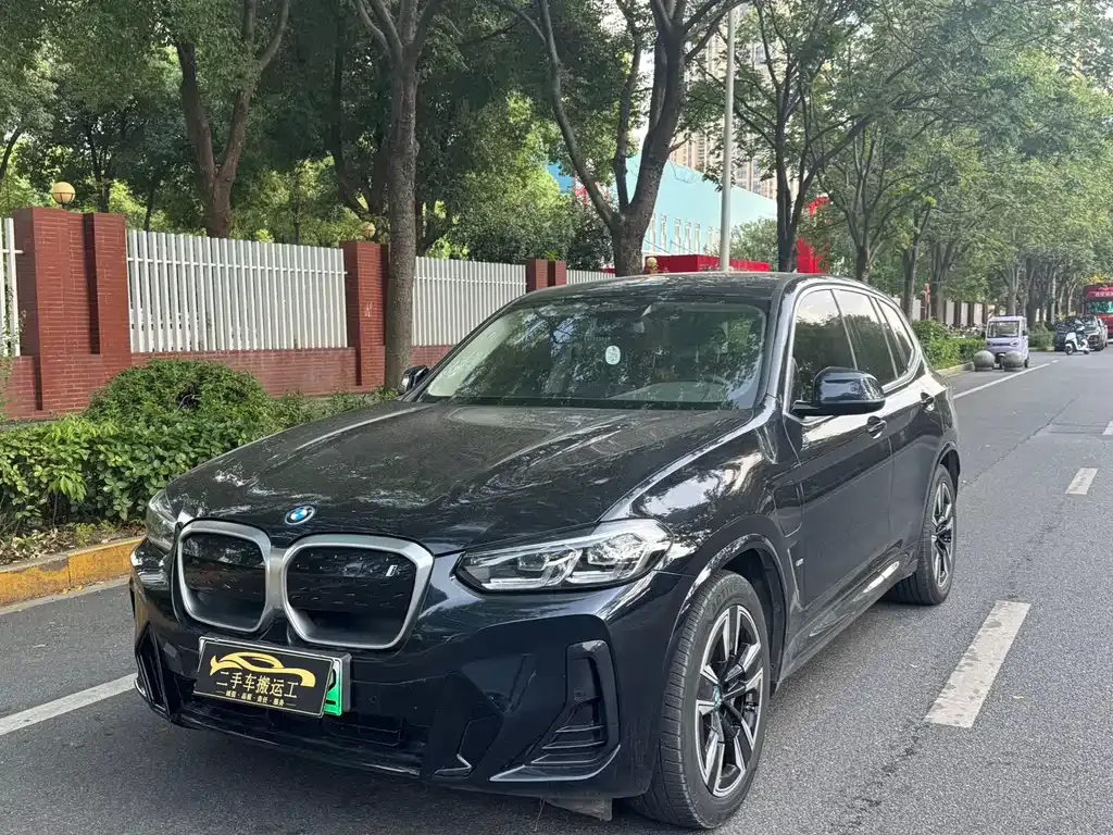 BMW iX3 — фото 1
