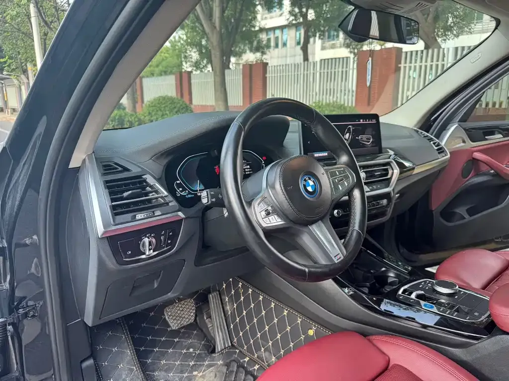 BMW iX3 — фото 2