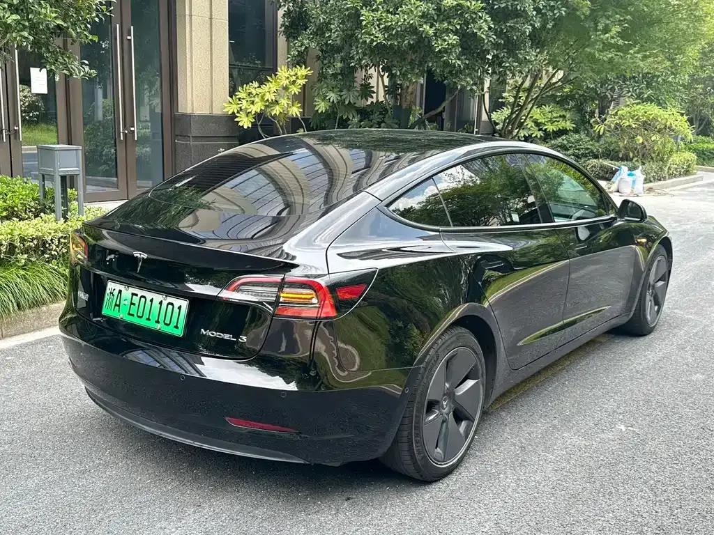 Tesla Model 3 — фото 10