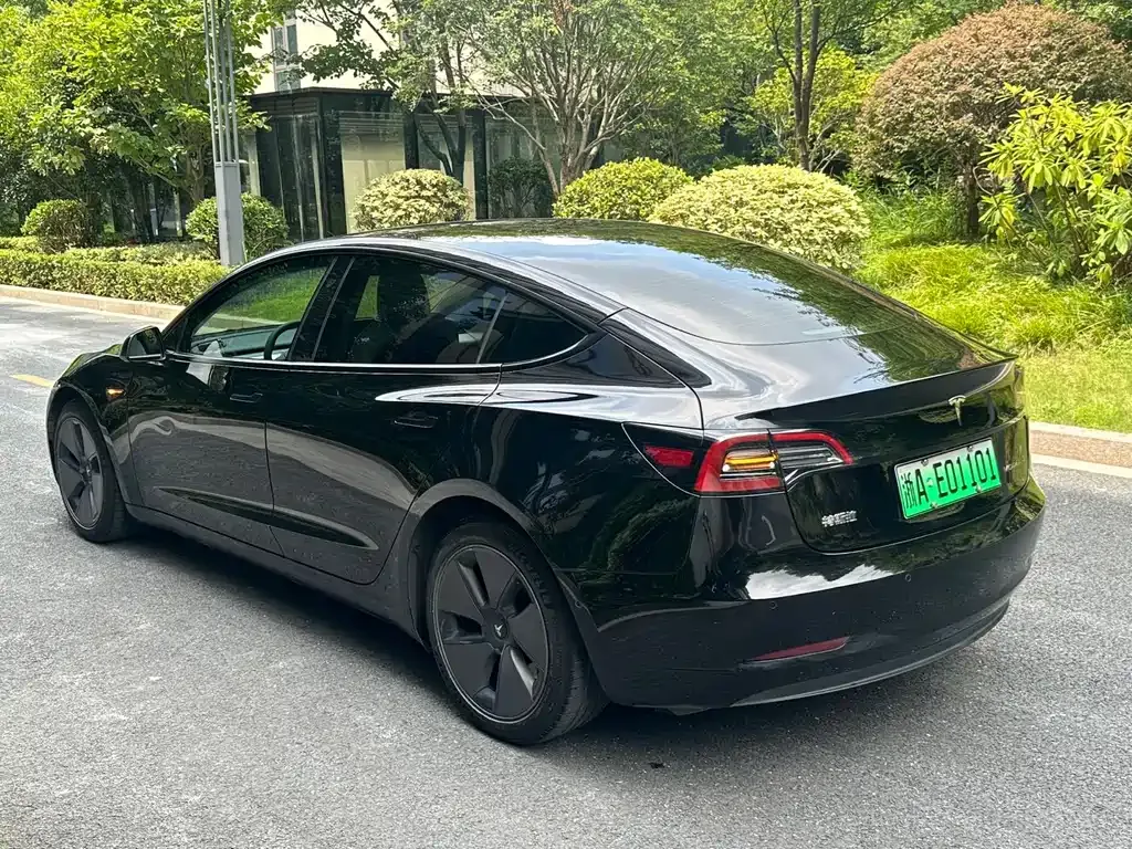 Tesla Model 3 — фото 7