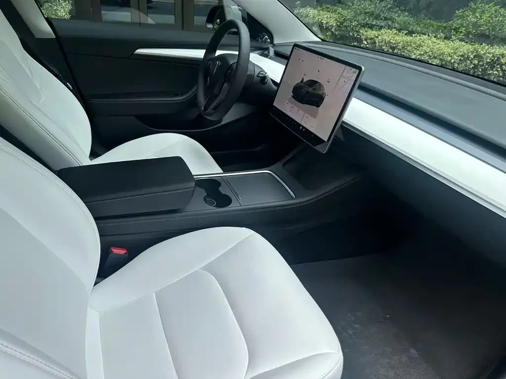 Tesla Model 3 — фото 4