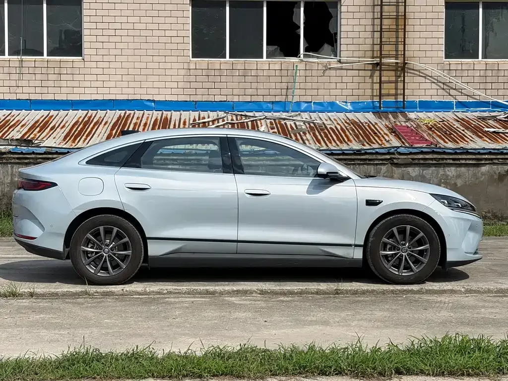 BYD Qin L — фото 4