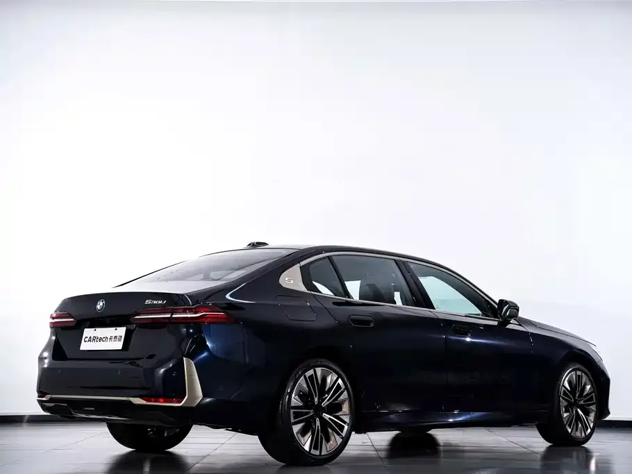 BMW 5 Series — фото 10