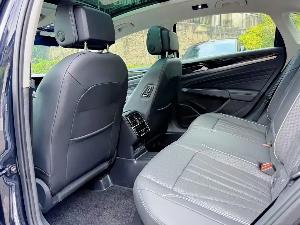 Volkswagen Passat — фото 7