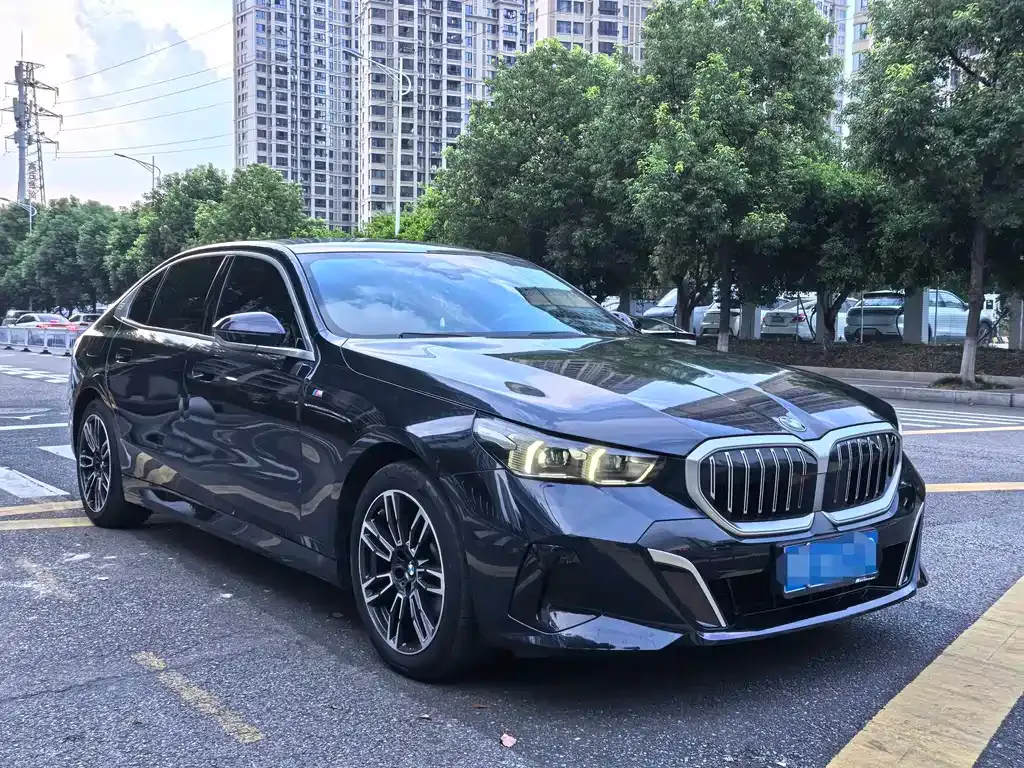 BMW 5 Series — фото 10