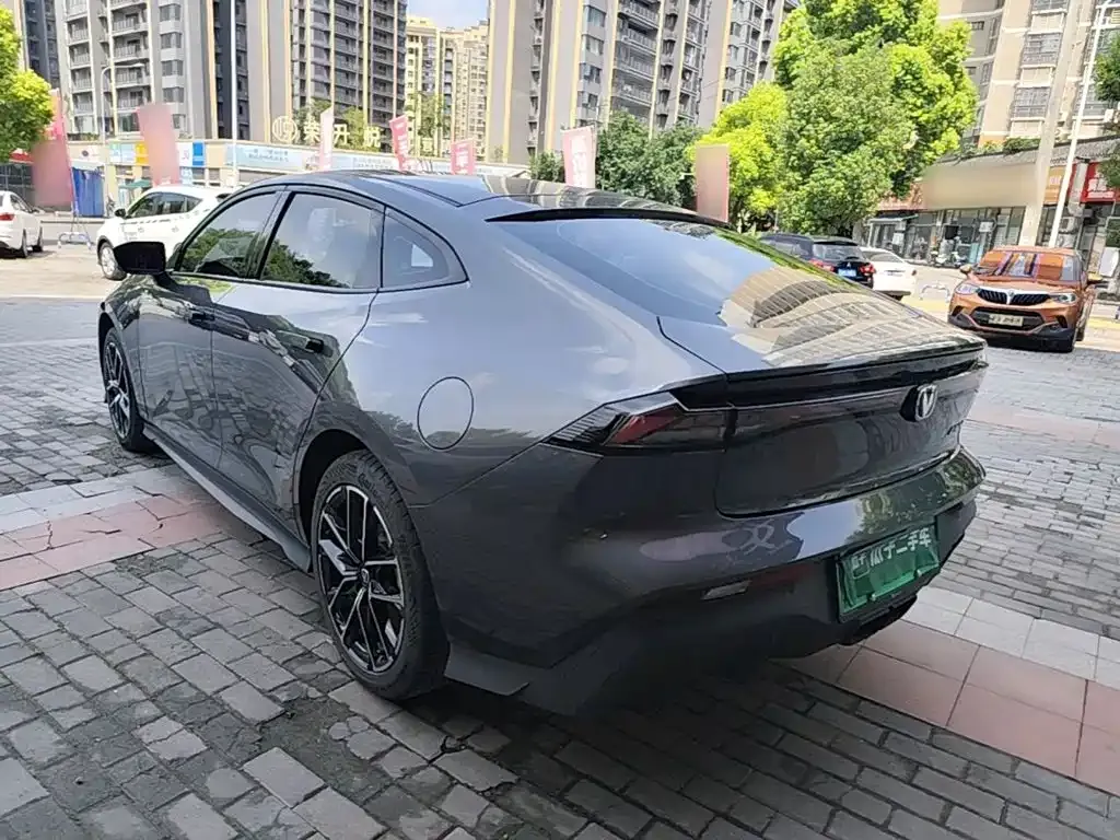 Changan UNI-V iDD — фото 2