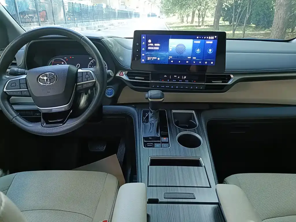 Toyota Sienna — фото 4
