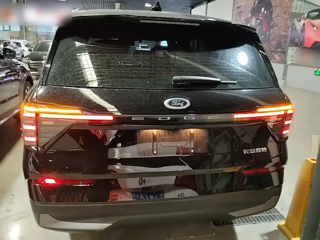 Ford Edge — фото 10