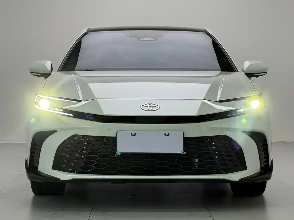 Toyota Camry — фото 10