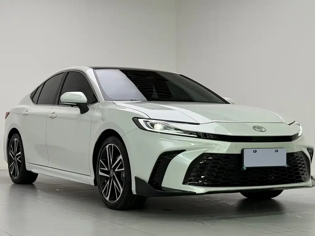 Toyota Camry — фото 5