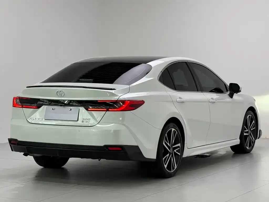 Toyota Camry — фото 4